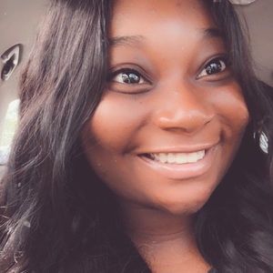 Meet your Posher, Denise